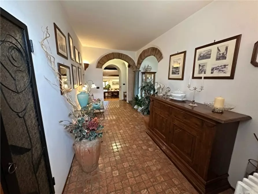 Immagine 51 di Rustico / casale in vendita  a Carmignano