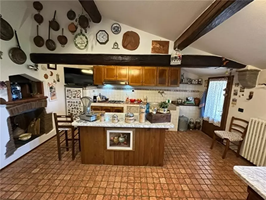 Immagine 63 di Rustico / casale in vendita  a Carmignano