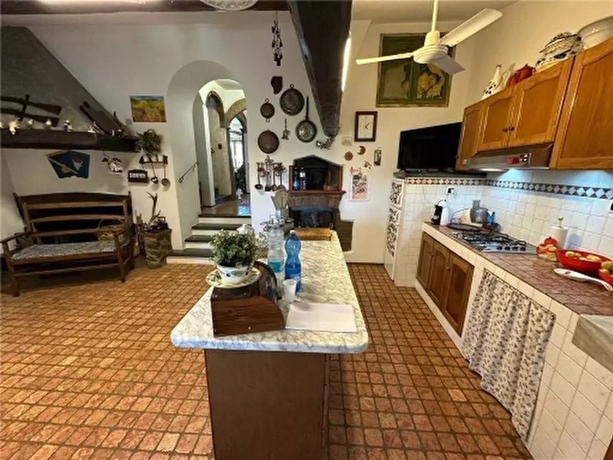 Immagine 65 di Rustico / casale in vendita  a Carmignano