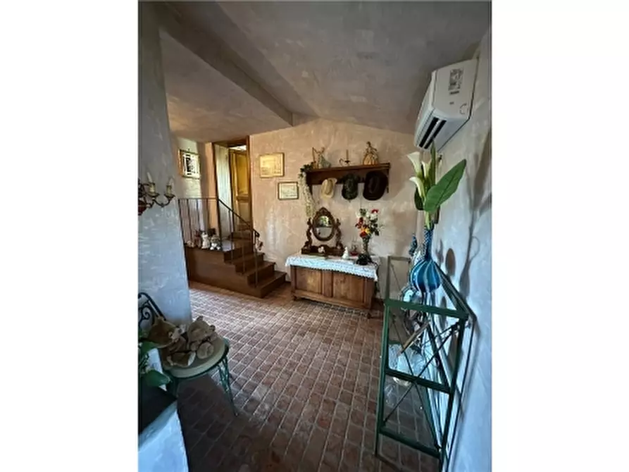 Immagine 72 di Rustico / casale in vendita  a Carmignano