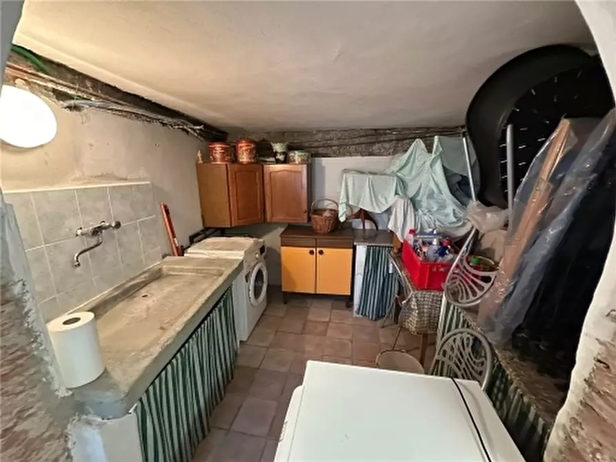 Immagine 95 di Rustico / casale in vendita  a Carmignano