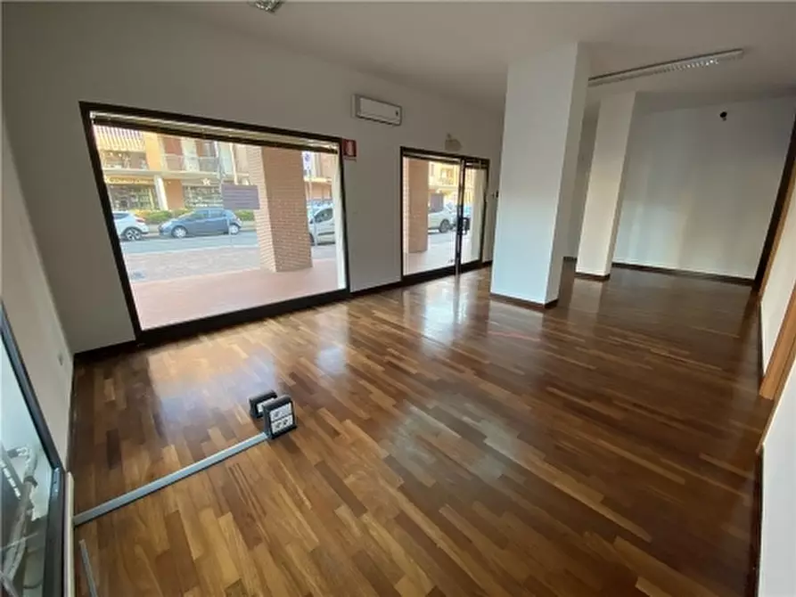 Immagine 1 di Negozio in affitto  a Montelupo Fiorentino