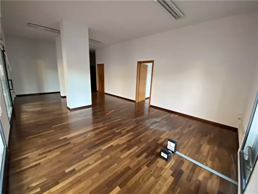 Immagine 4 di Negozio in affitto  a Montelupo Fiorentino