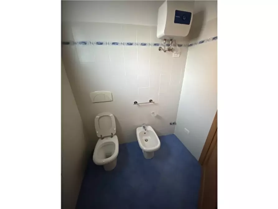 Immagine 12 di Negozio in affitto  a Montelupo Fiorentino