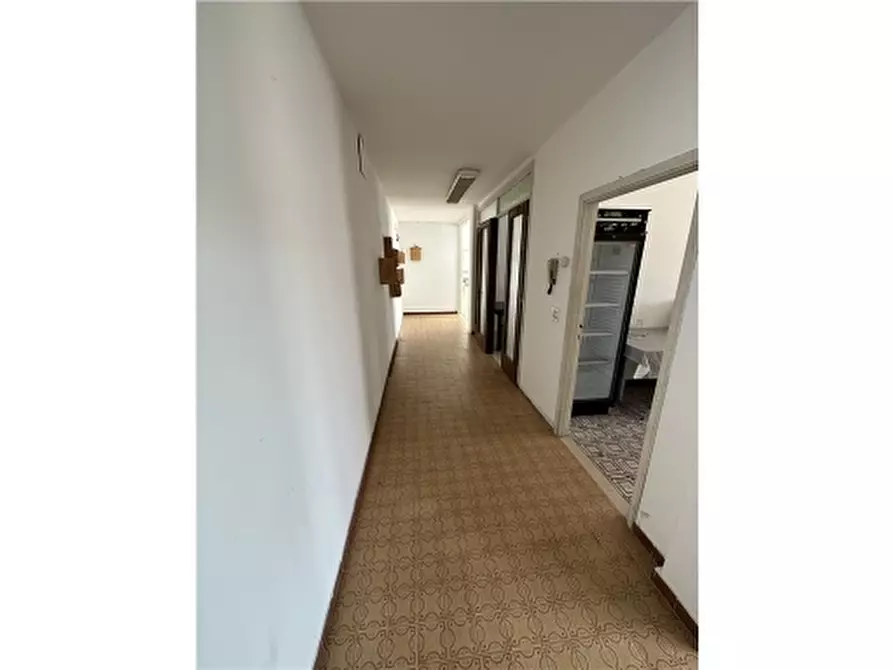 Immagine 3 di Negozio in affitto  a Montelupo Fiorentino