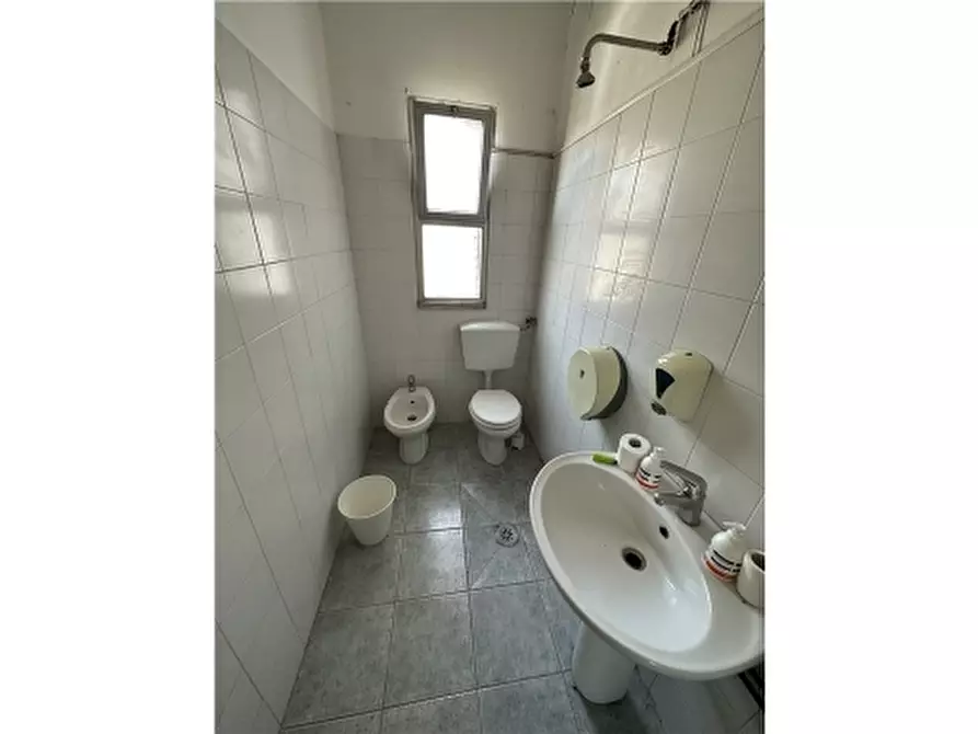 Immagine 12 di Negozio in affitto  a Montelupo Fiorentino