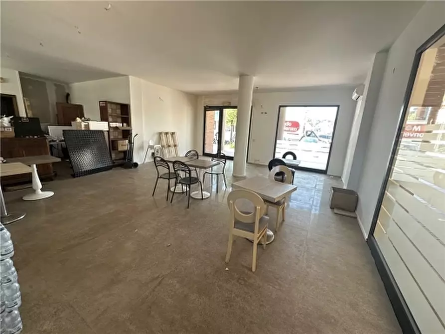 Immagine 1 di Negozio in affitto  a Montelupo Fiorentino