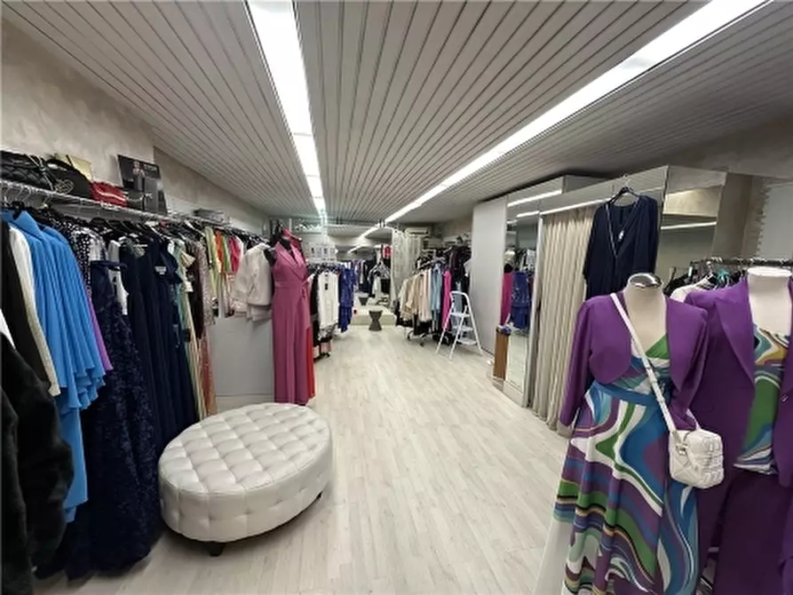 Immagine 1 di Negozio in vendita  a Montecatini Terme