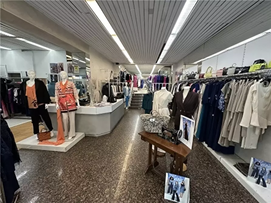 Immagine 2 di Negozio in vendita  a Montecatini Terme