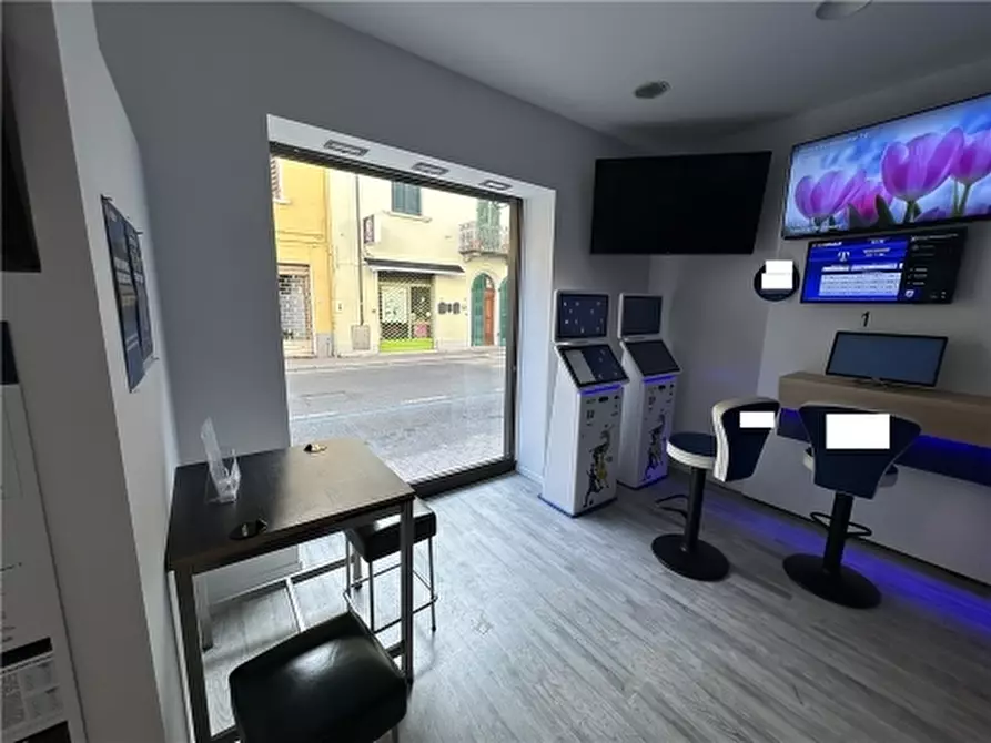 Immagine 3 di Negozio in vendita  a Montecatini Terme