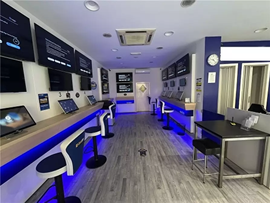 Immagine 4 di Negozio in vendita  a Montecatini Terme