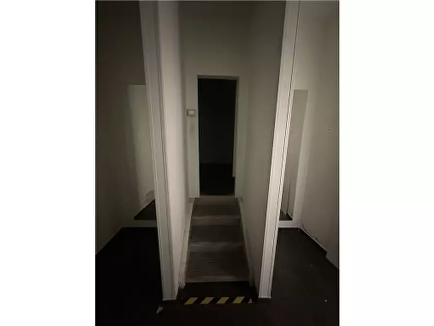 Immagine 8 di Negozio in affitto  a Empoli