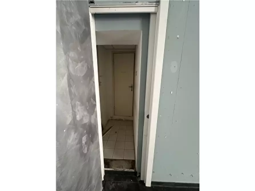 Immagine 13 di Negozio in affitto  a Empoli