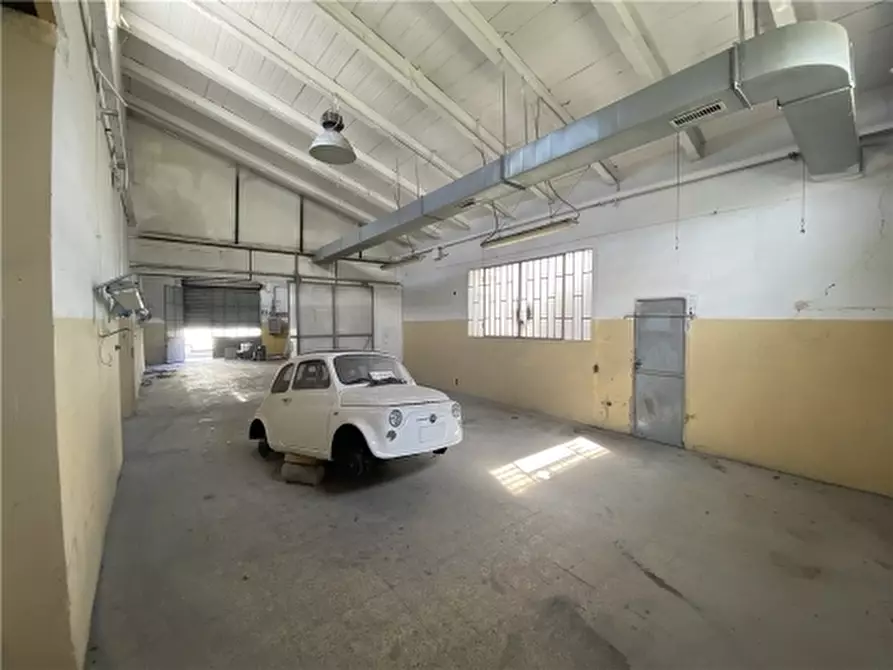 Immagine 2 di Magazzino in affitto  a Empoli