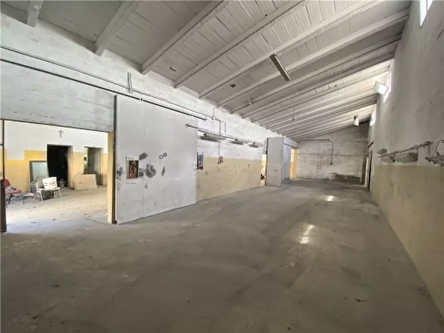 Immagine 4 di Magazzino in affitto  a Empoli