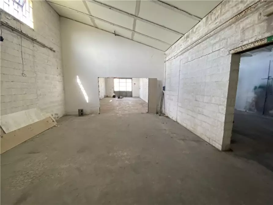 Immagine 6 di Magazzino in affitto  a Empoli