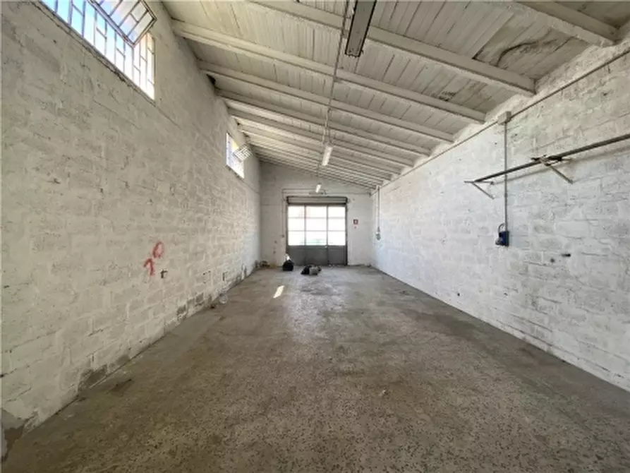 Immagine 7 di Magazzino in affitto  a Empoli