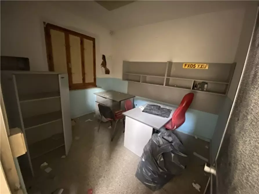 Immagine 9 di Magazzino in affitto  a Empoli