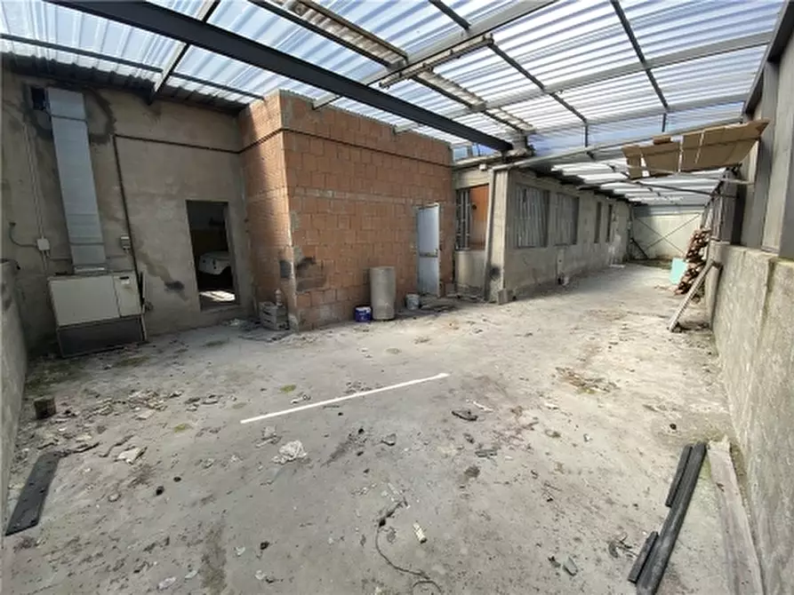 Immagine 13 di Magazzino in affitto  a Empoli