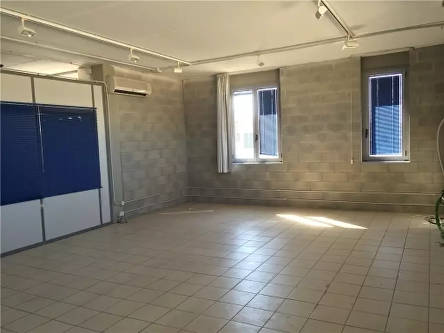 Immagine 2 di Magazzino in affitto  a Montelupo Fiorentino