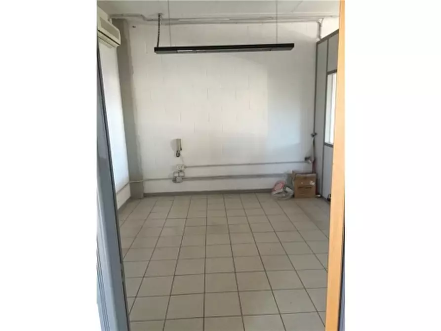 Immagine 4 di Magazzino in affitto  a Montelupo Fiorentino