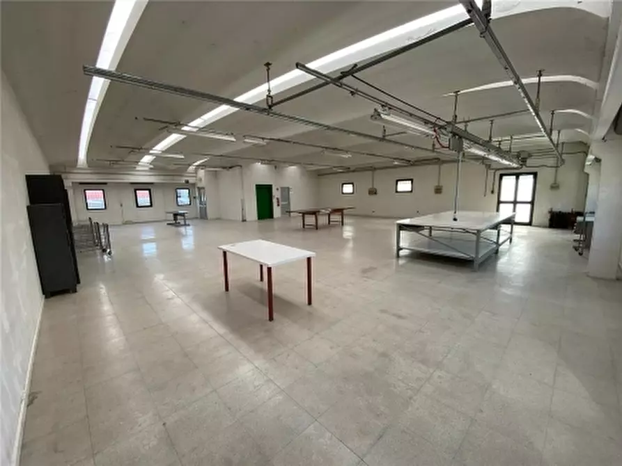 Immagine 2 di Magazzino in affitto  a Montespertoli