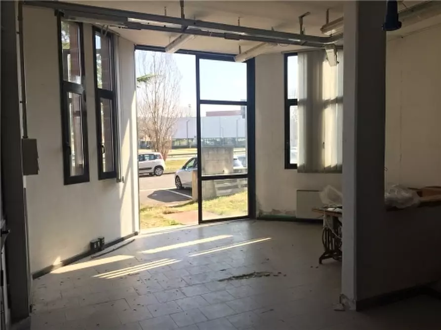 Immagine 2 di Magazzino in vendita  a Montespertoli