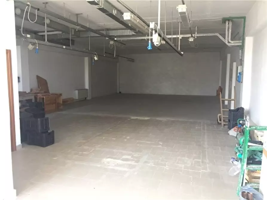 Immagine 3 di Magazzino in vendita  a Montespertoli