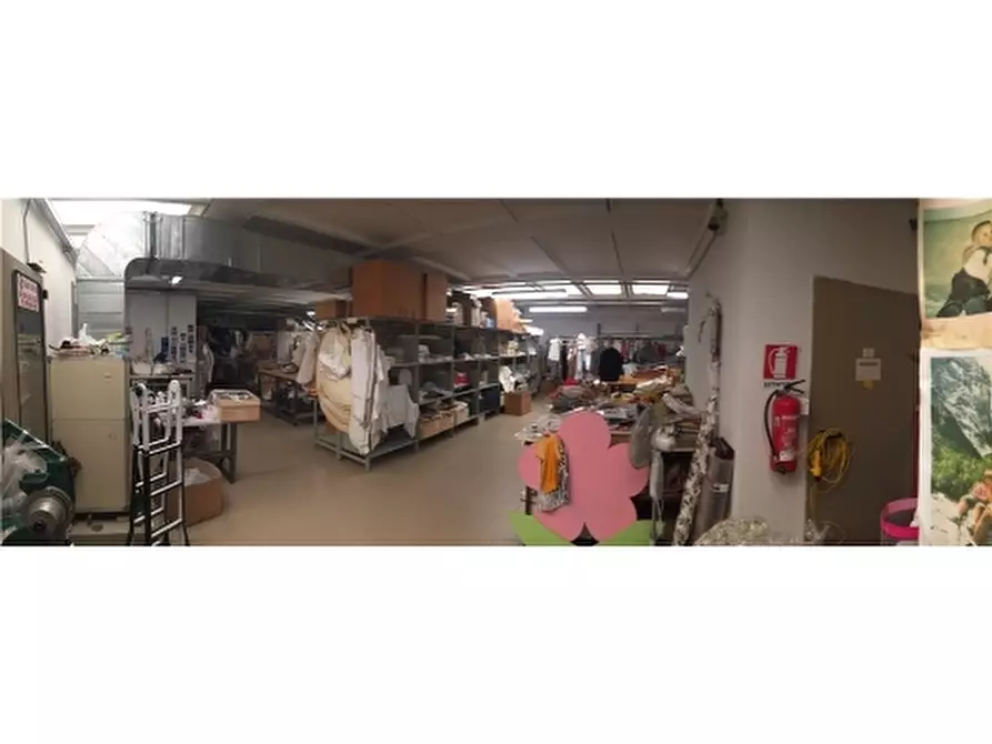 Immagine 9 di Magazzino in vendita  a Montespertoli
