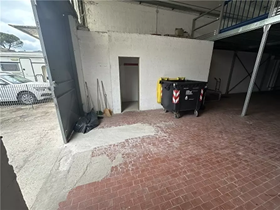 Immagine 3 di Magazzino in vendita  a Montespertoli
