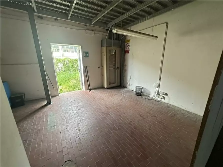 Immagine 12 di Magazzino in vendita  a Montespertoli