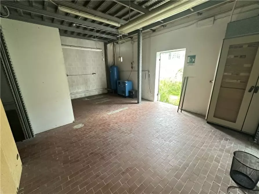 Immagine 13 di Magazzino in vendita  a Montespertoli