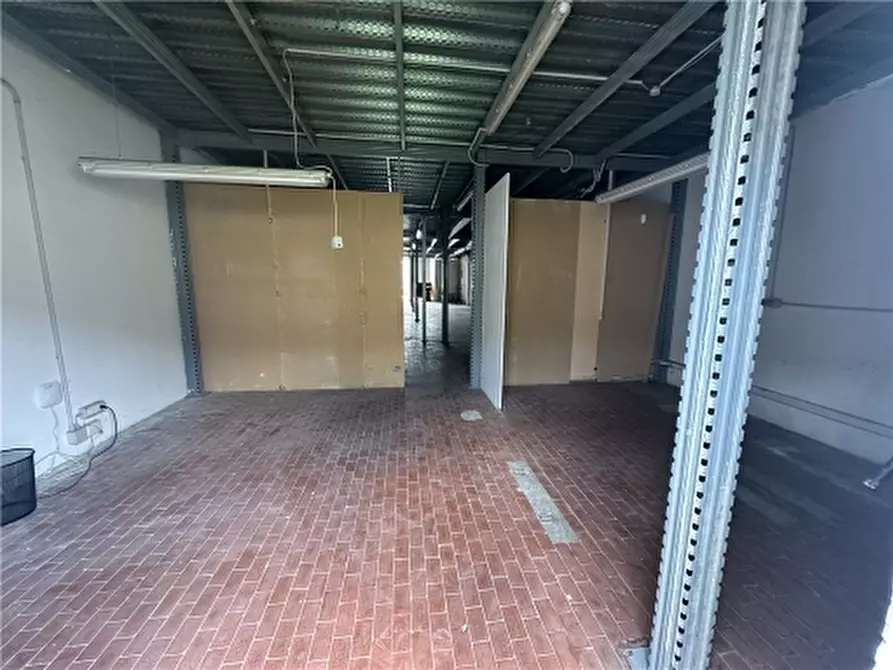 Immagine 14 di Magazzino in vendita  a Montespertoli