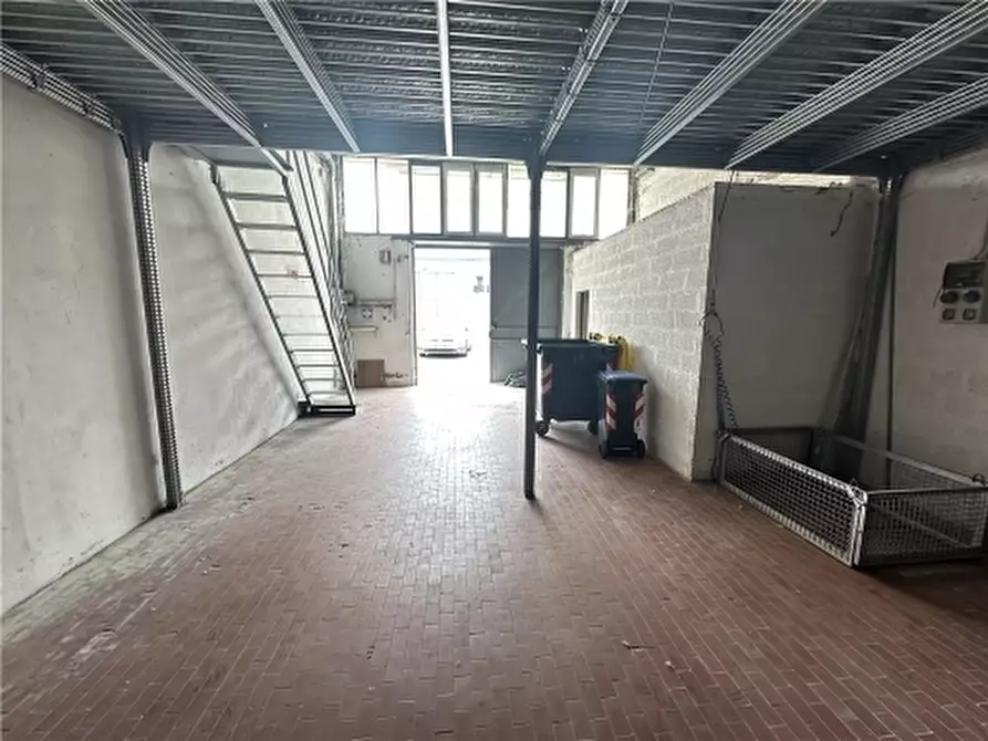 Immagine 16 di Magazzino in vendita  a Montespertoli