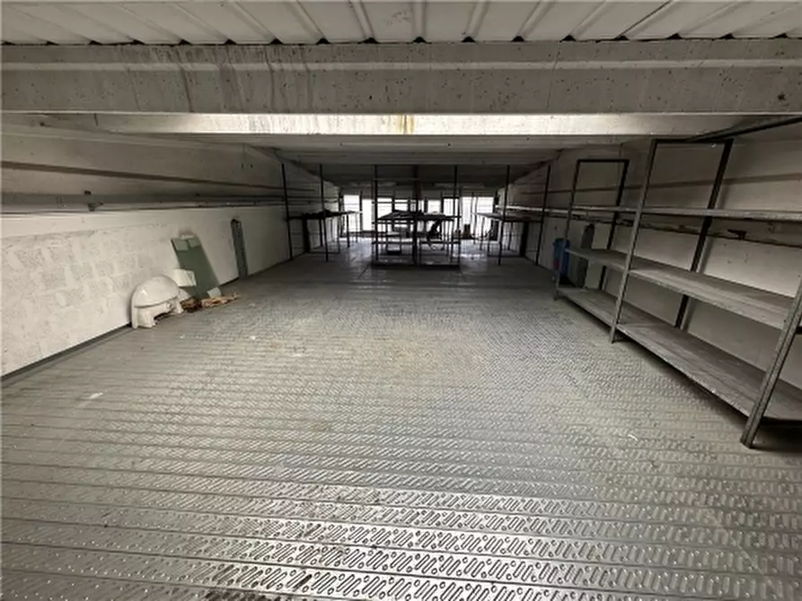 Immagine 19 di Magazzino in vendita  a Montespertoli