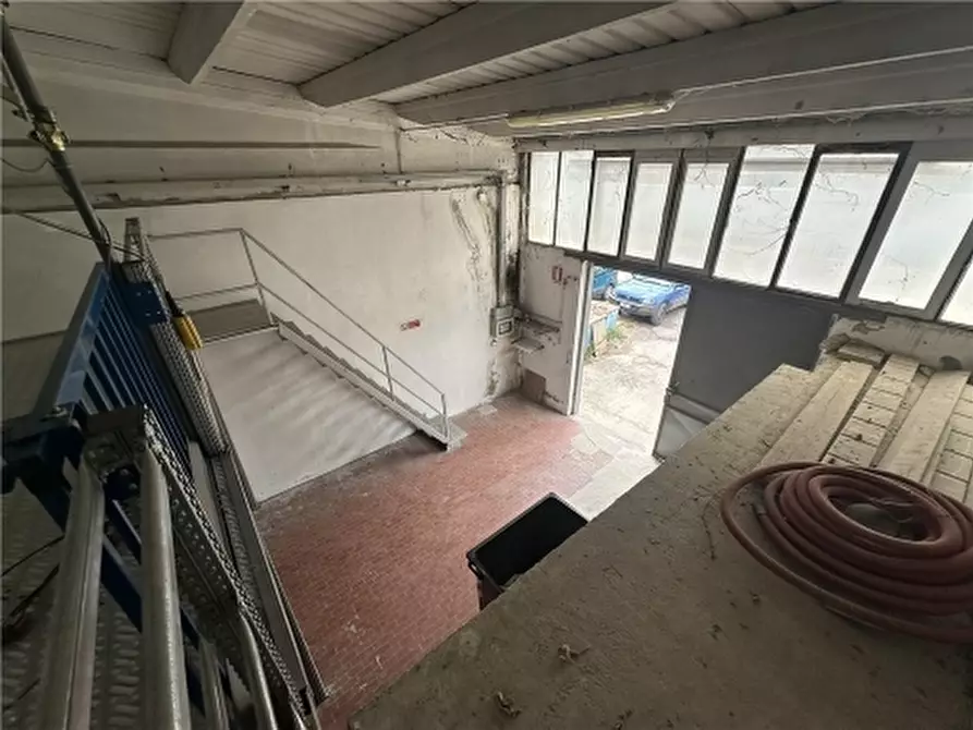 Immagine 23 di Magazzino in vendita  a Montespertoli