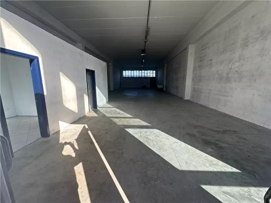 Immagine 2 di Magazzino in affitto  a Montelupo Fiorentino