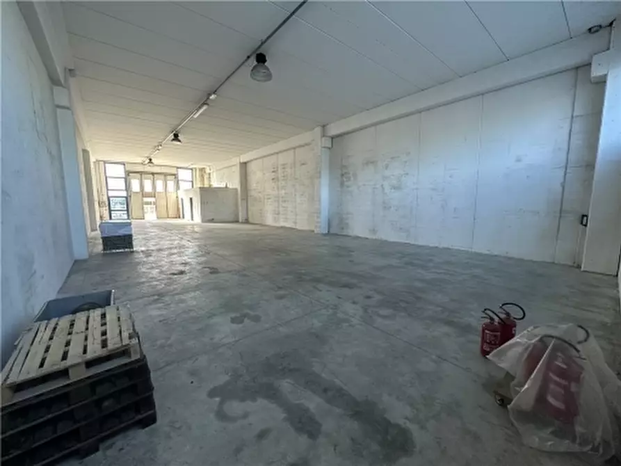 Immagine 3 di Magazzino in affitto  a Montelupo Fiorentino