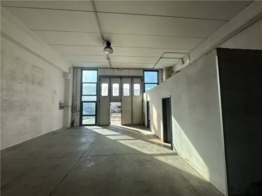 Immagine 4 di Magazzino in affitto  a Montelupo Fiorentino