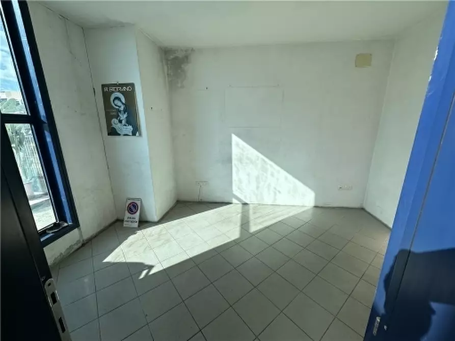 Immagine 5 di Magazzino in affitto  a Montelupo Fiorentino