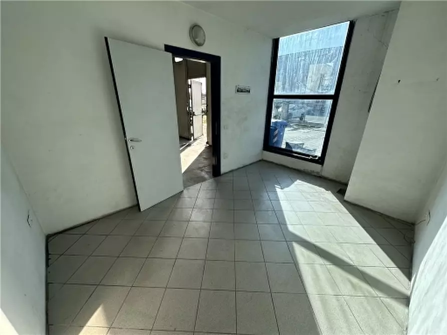 Immagine 6 di Magazzino in affitto  a Montelupo Fiorentino