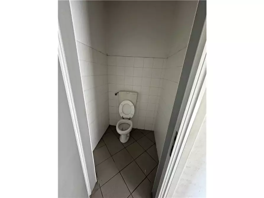 Immagine 9 di Magazzino in affitto  a Montelupo Fiorentino