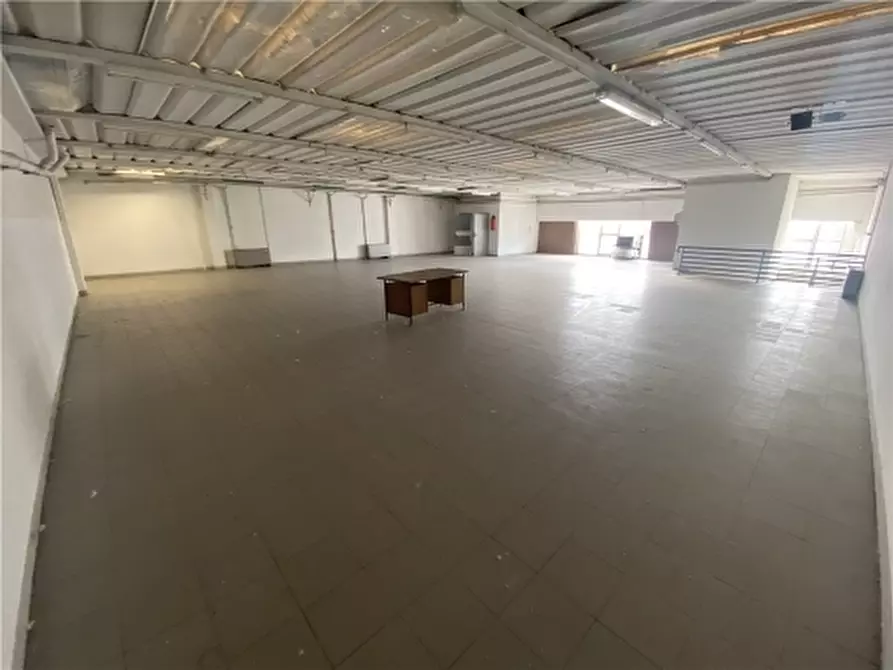 Immagine 2 di Magazzino in vendita  a Empoli