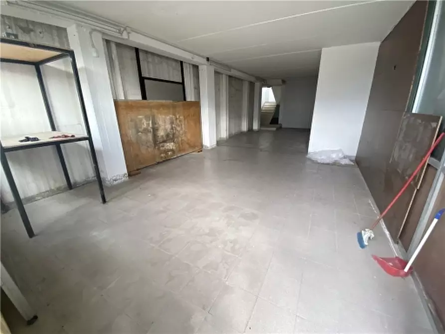 Immagine 7 di Magazzino in vendita  a Empoli