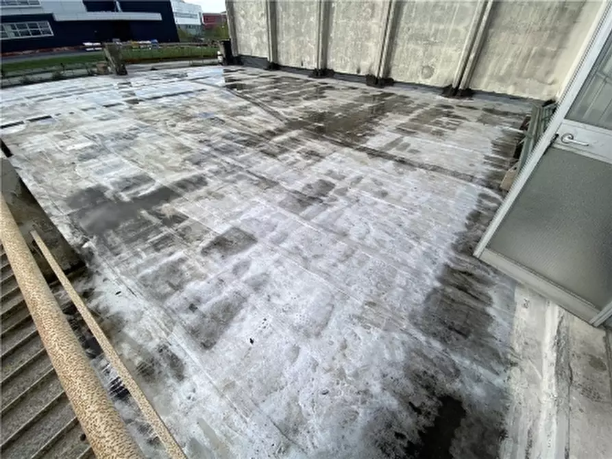 Immagine 8 di Magazzino in vendita  a Empoli