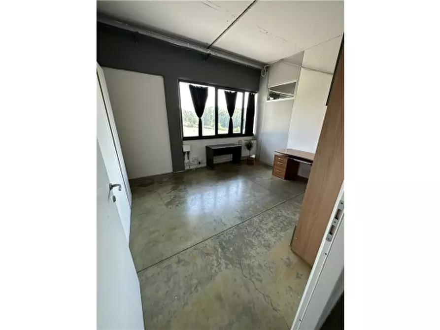 Immagine 4 di Magazzino in affitto  a Lastra A Signa