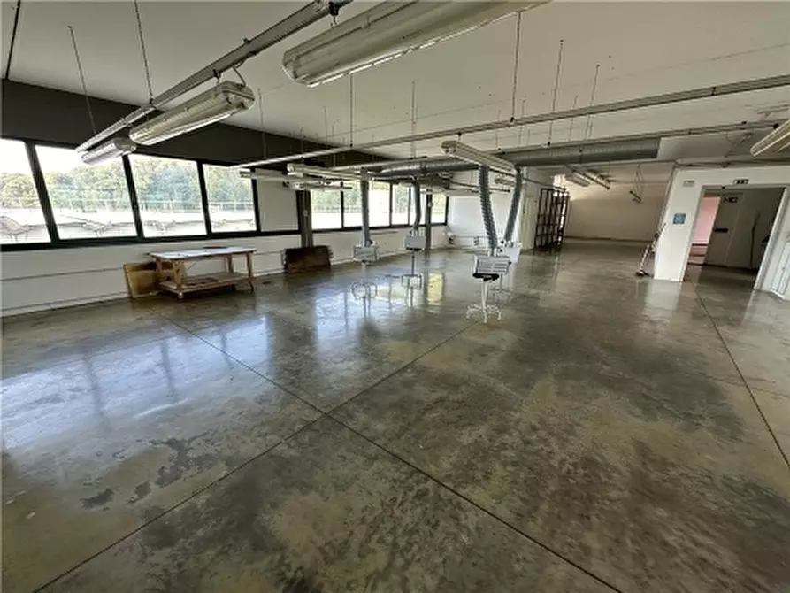 Immagine 6 di Magazzino in affitto  a Lastra A Signa