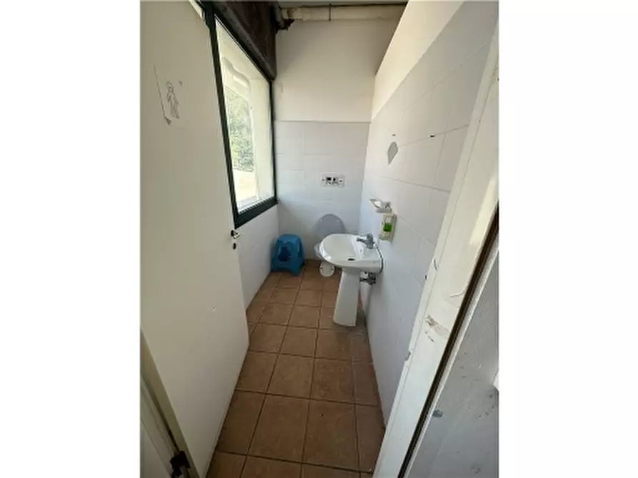 Immagine 12 di Magazzino in affitto  a Lastra A Signa