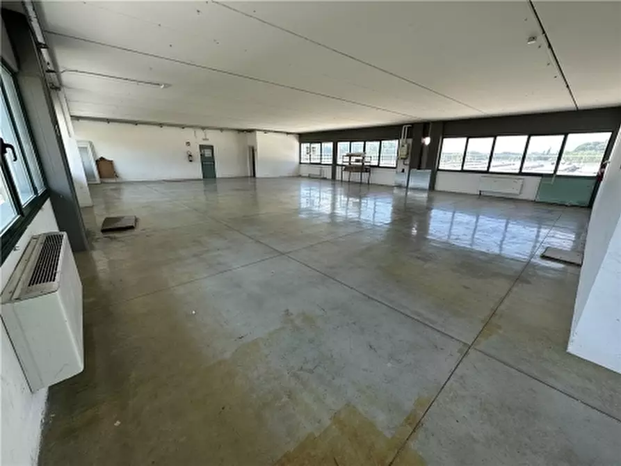 Immagine 15 di Magazzino in affitto  a Lastra A Signa