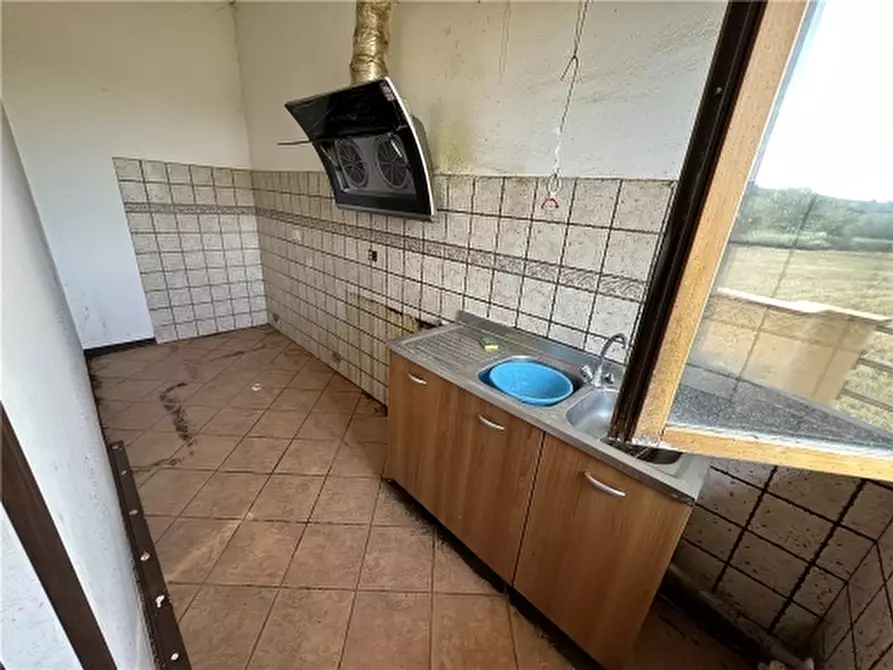 Immagine 19 di Magazzino in affitto  a Lastra A Signa